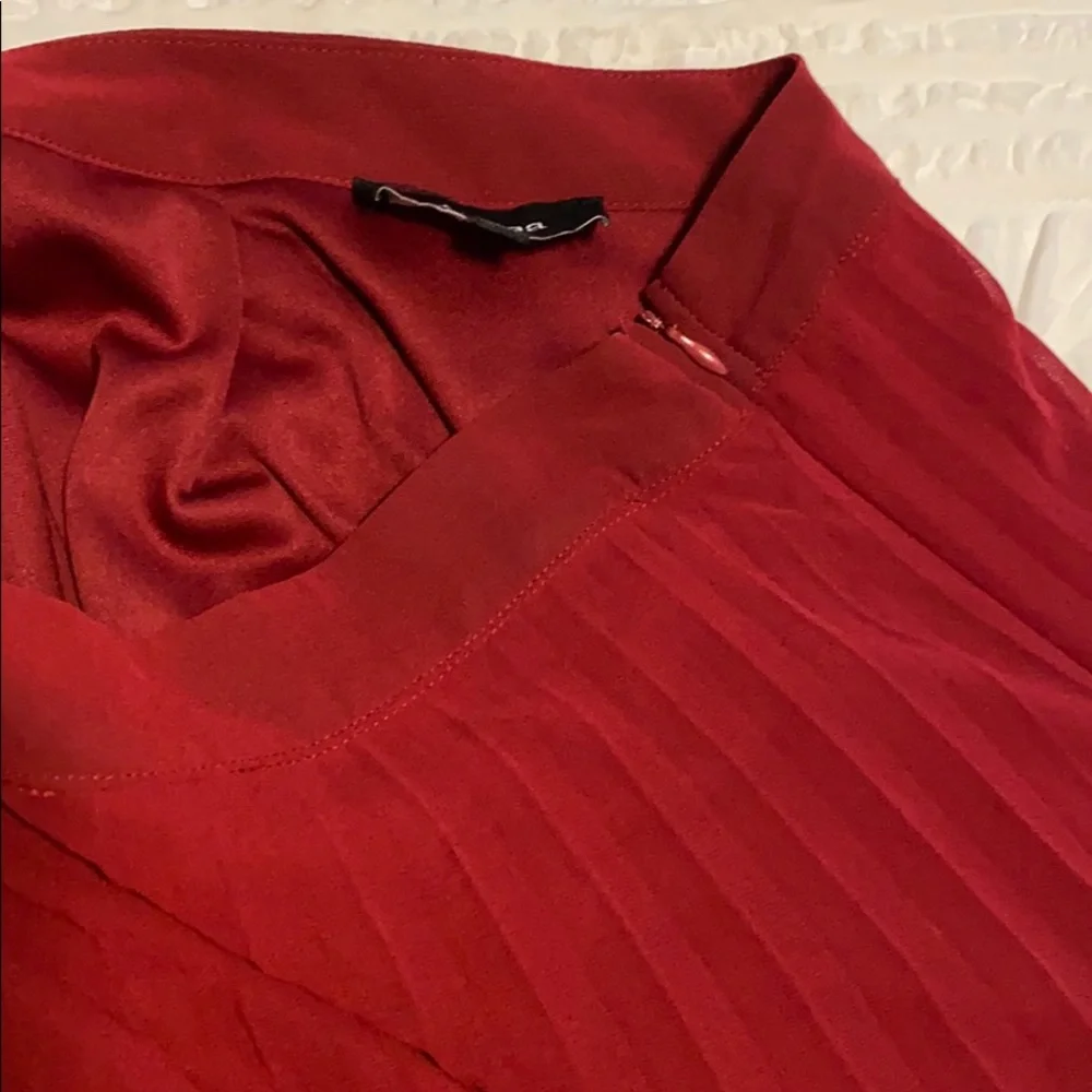 PIVOTAL MOMENTS PLEATED MAXI SKIRT - BURGUNDY